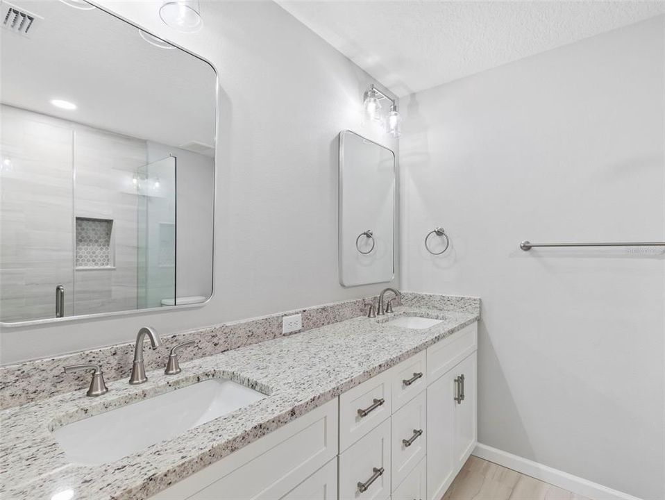 For Sale: $300,000 (2 beds, 2 baths, 1244 Square Feet)