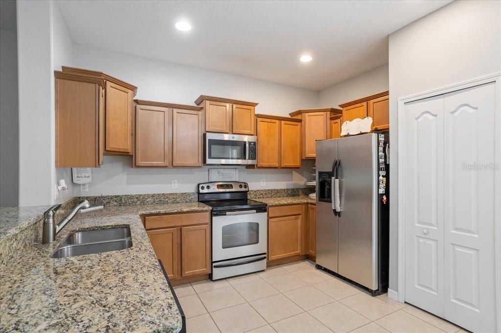 For Sale: $299,900 (2 beds, 2 baths, 1681 Square Feet)