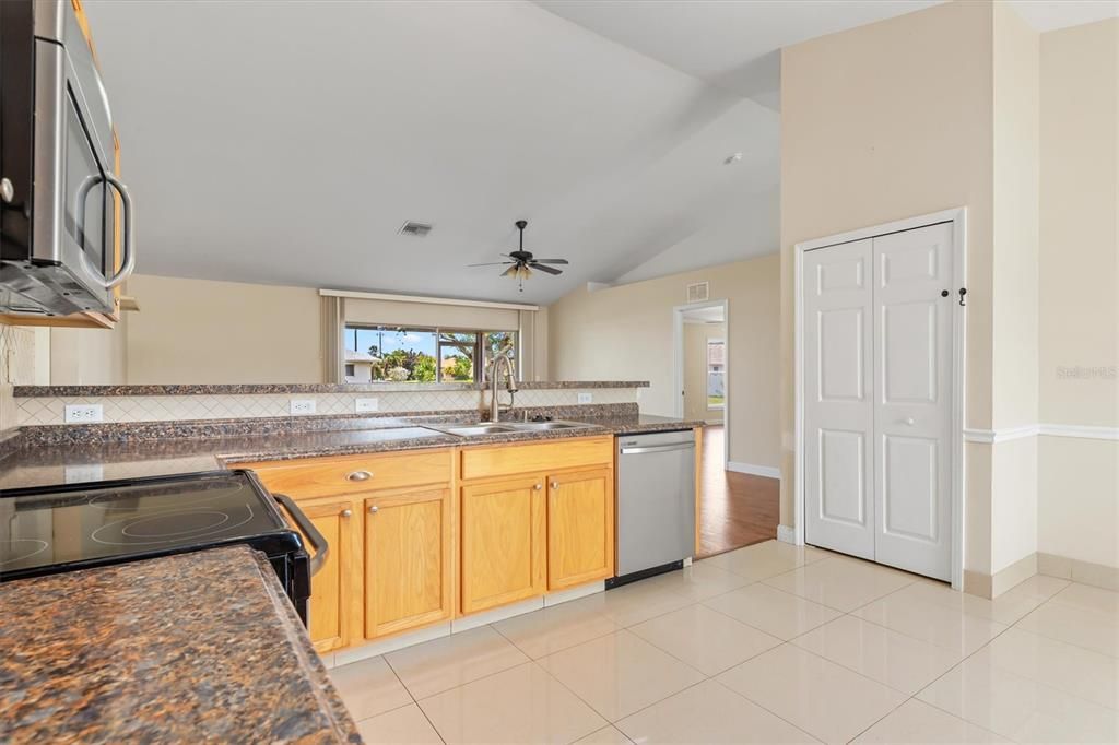 For Sale: $349,000 (4 beds, 2 baths, 1837 Square Feet)