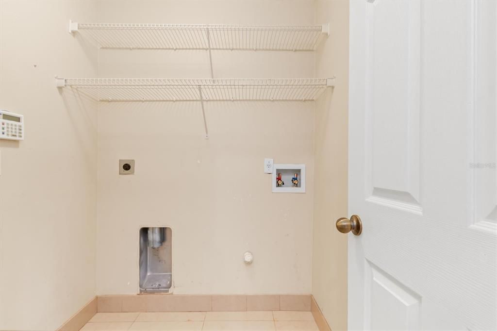 待售: $349,000 (4 贝兹, 2 浴室, 1837 平方英尺)