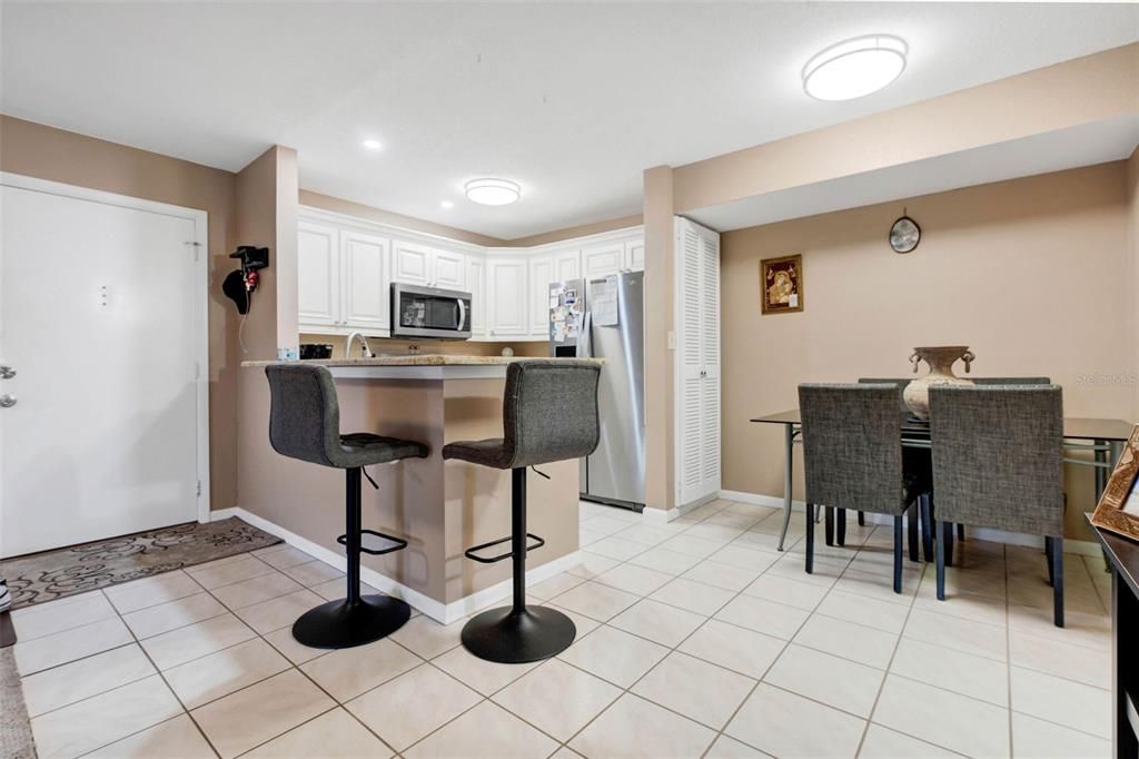 For Sale: $179,900 (2 beds, 2 baths, 1312 Square Feet)