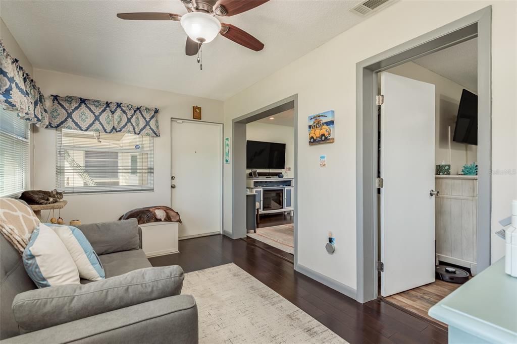 Active With Contract: $125,000 (1 beds, 1 baths, 796 Square Feet)