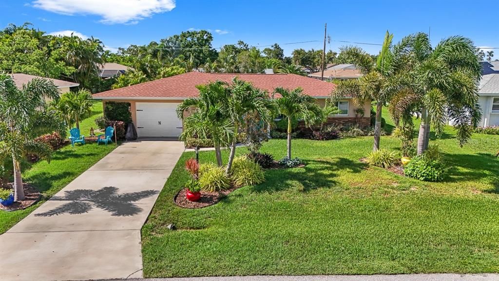 For Sale: $385,000 (3 beds, 2 baths, 1329 Square Feet)