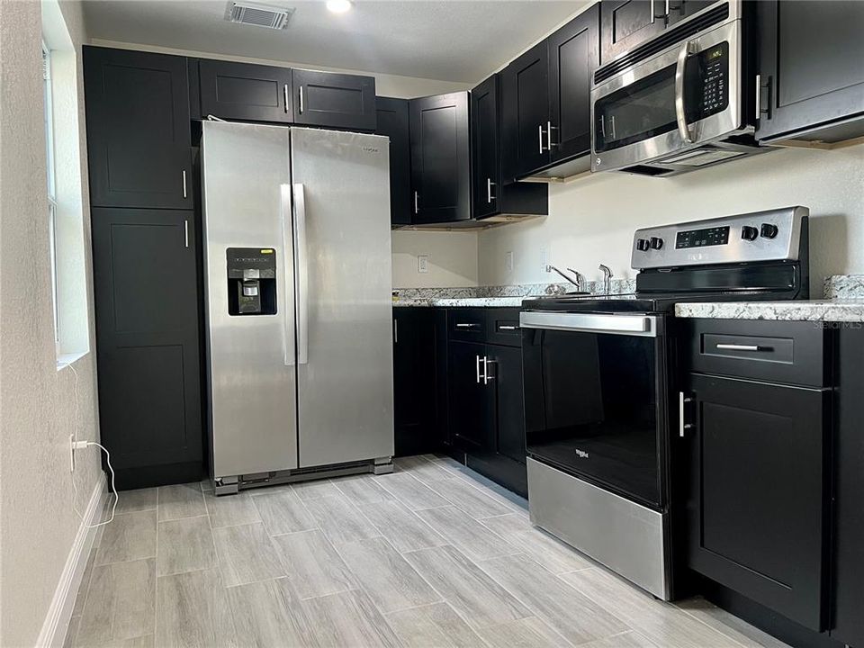 For Rent: $2,150 (2 beds, 1 baths, 740 Square Feet)