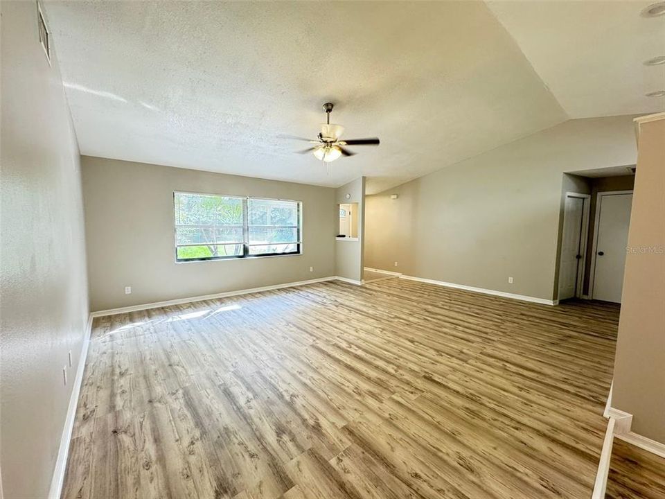 For Rent: $2,145 (3 beds, 2 baths, 1693 Square Feet)