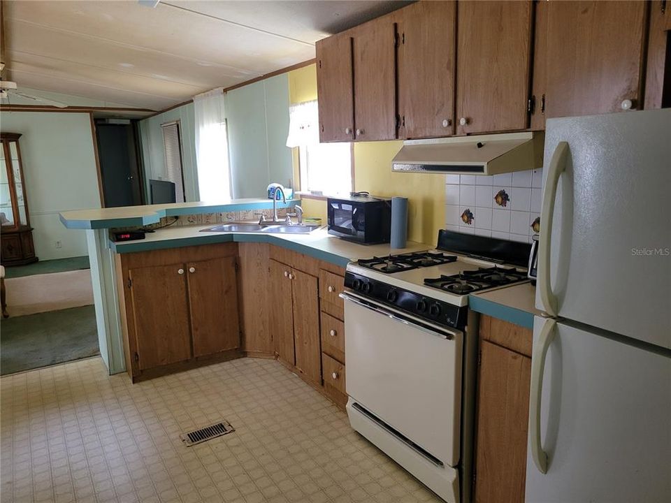 For Sale: $135,000 (2 beds, 2 baths, 840 Square Feet)