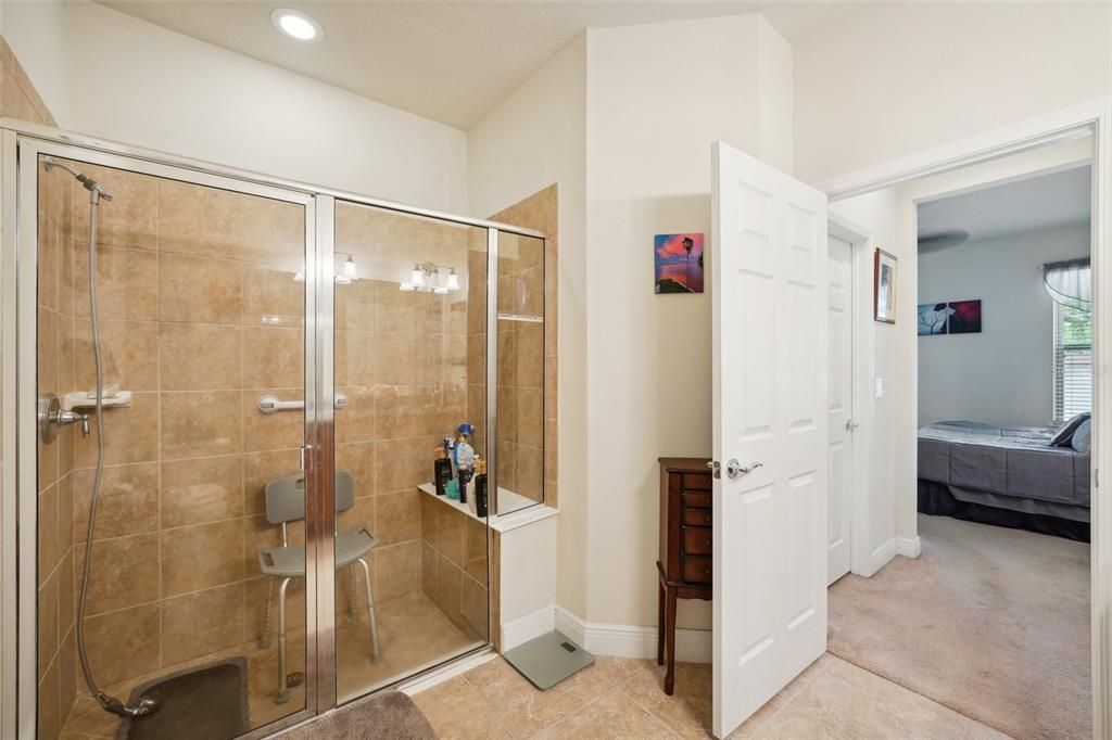 For Sale: $305,000 (2 beds, 2 baths, 1393 Square Feet)