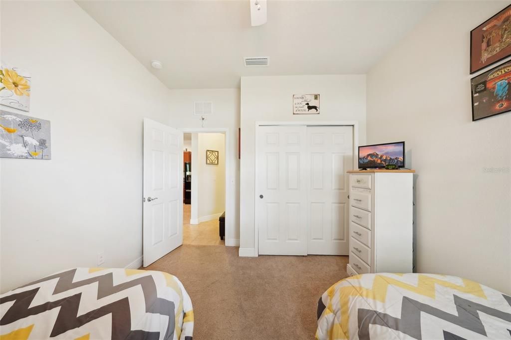 For Sale: $305,000 (2 beds, 2 baths, 1393 Square Feet)