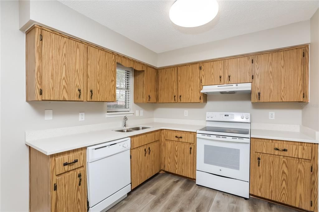 For Rent: $1,950 (3 beds, 2 baths, 1358 Square Feet)