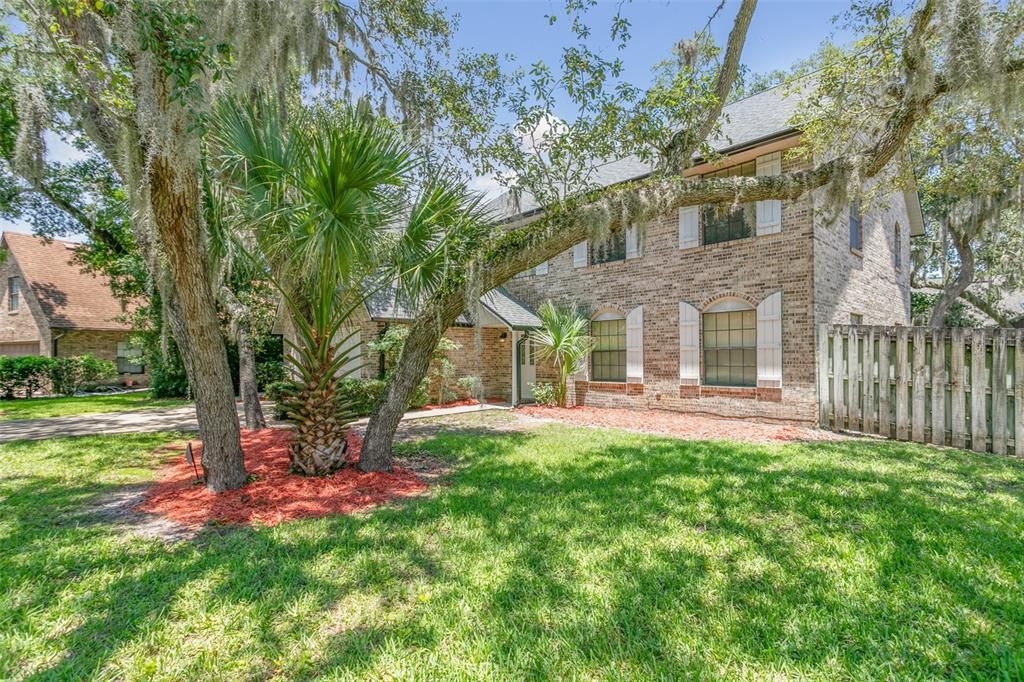 Nice Front Fenced Yard