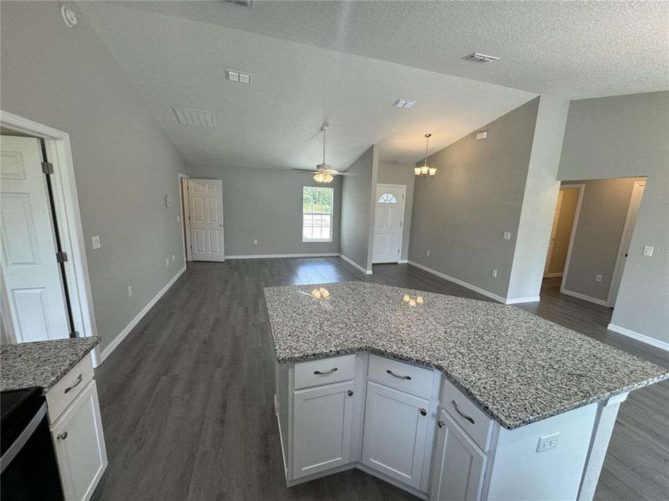 For Sale: $264,900 (3 beds, 2 baths, 1370 Square Feet)