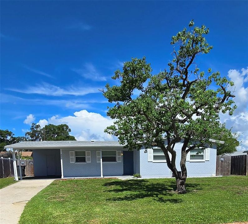 Active With Contract: $350,000 (3 beds, 2 baths, 1049 Square Feet)