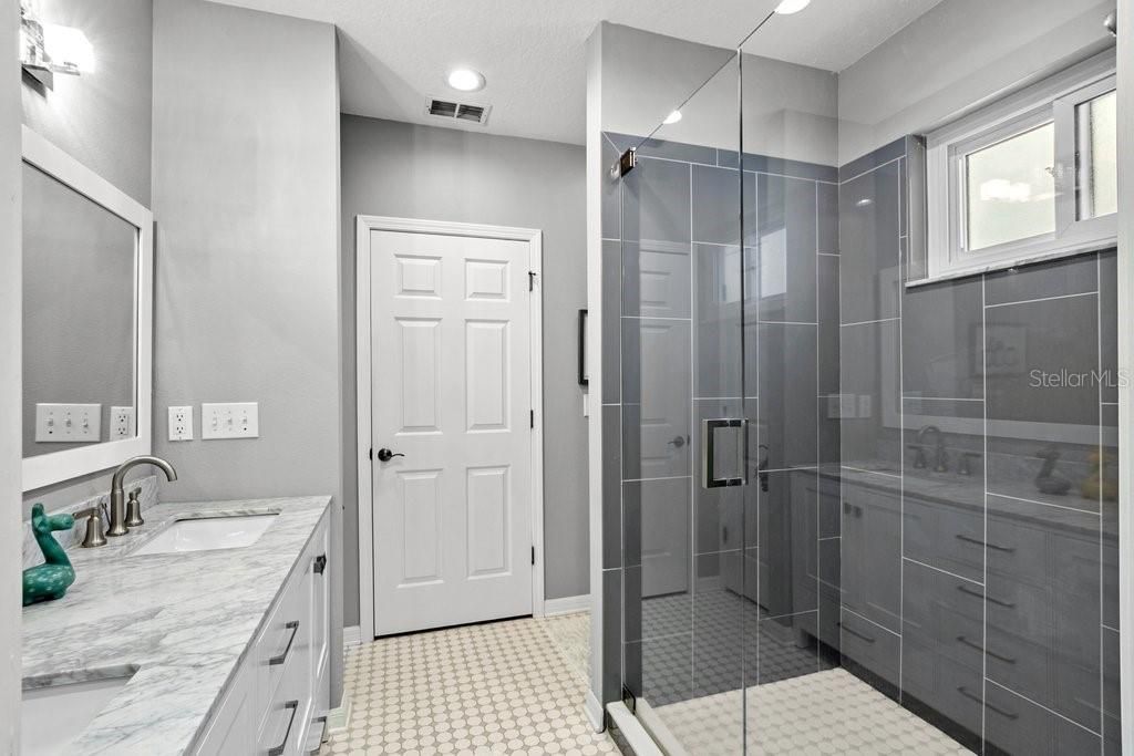 待售: $450,000 (4 贝兹, 2 浴室, 1632 平方英尺)