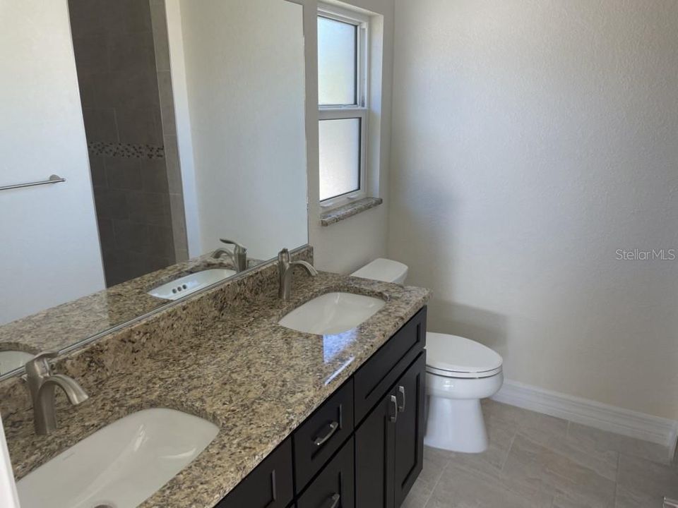 For Rent: $2,100 (3 beds, 2 baths, 1437 Square Feet)