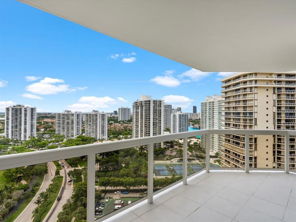 For Sale: $885,000 (3 beds, 2 baths, 1950 Square Feet)