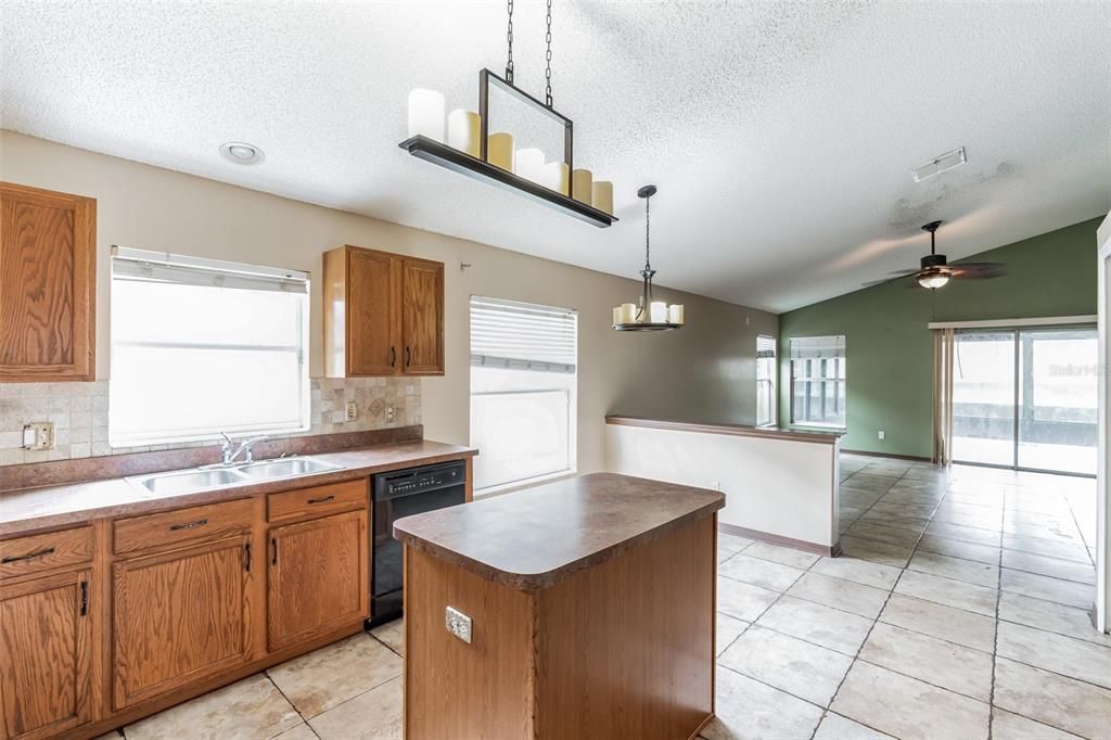 Active With Contract: $349,900 (4 beds, 2 baths, 1958 Square Feet)