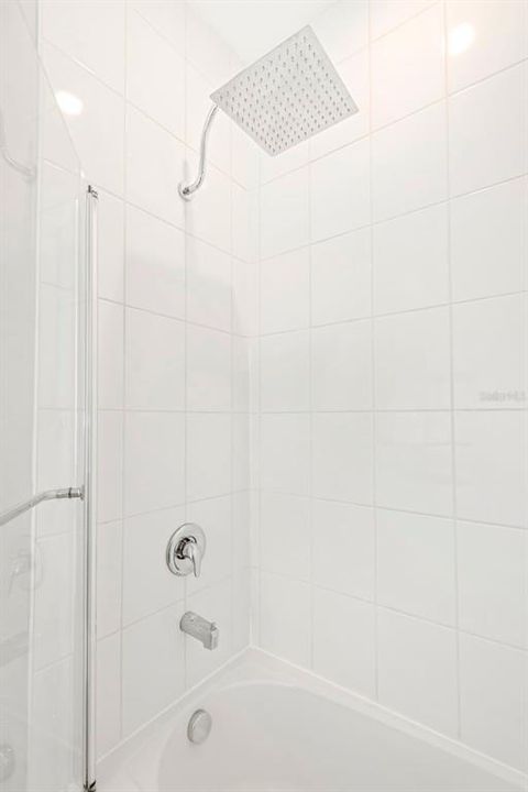Main Bathroom with shower tub