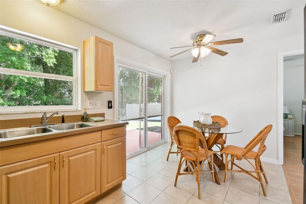 For Sale: $249,999 (3 beds, 2 baths, 1078 Square Feet)