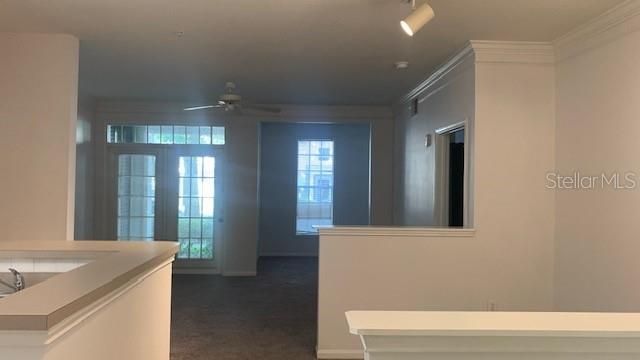 For Sale: $285,000 (1 beds, 1 baths, 952 Square Feet)