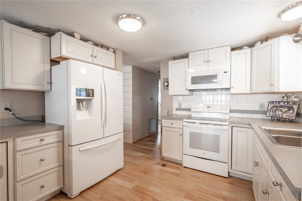 For Rent: $1,900 (2 beds, 2 baths, 960 Square Feet)