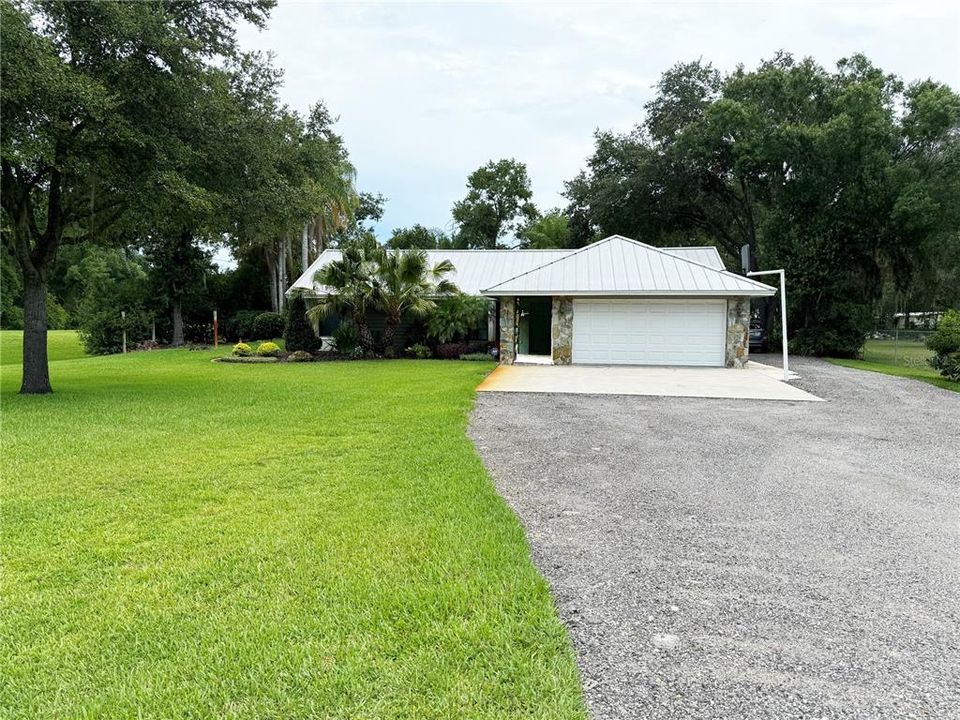 For Sale: $685,000 (3 beds, 2 baths, 1824 Square Feet)