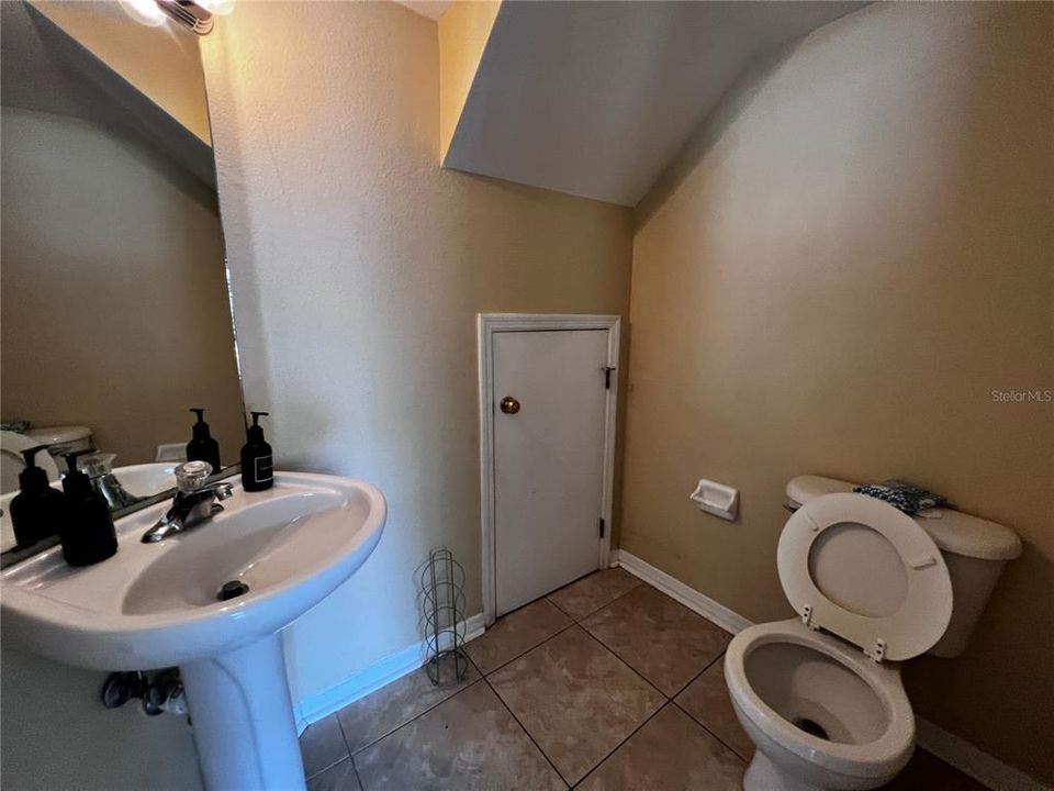 出租: $1,900 (3 贝兹, 2 浴室, 1408 平方英尺)
