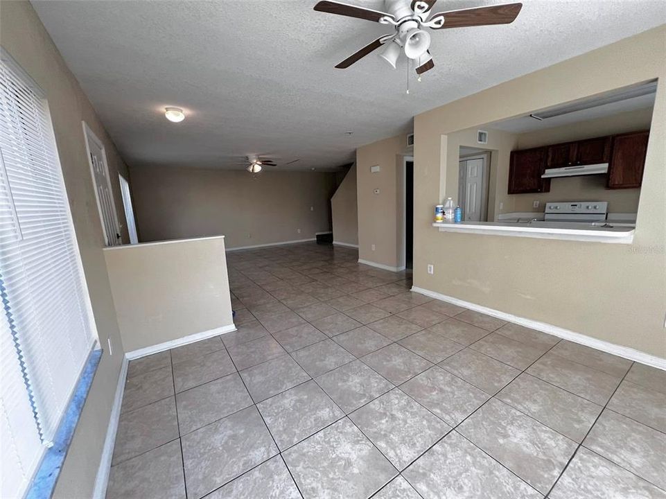 For Rent: $1,900 (3 beds, 2 baths, 1408 Square Feet)