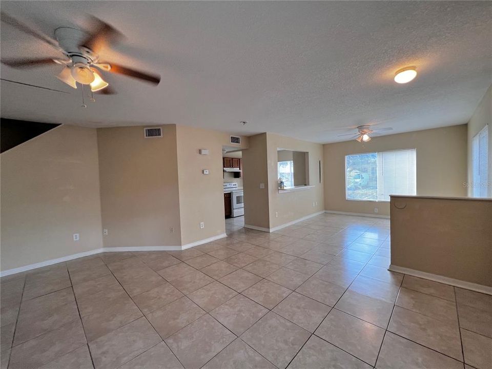 For Rent: $1,900 (3 beds, 2 baths, 1408 Square Feet)