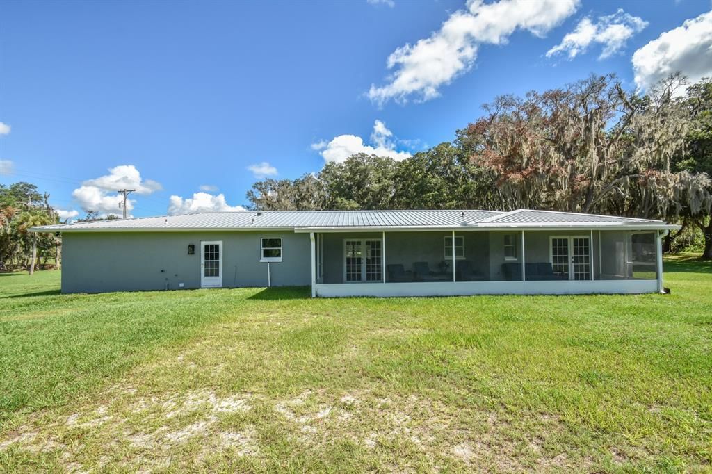 For Sale: $1,050,000 (3 beds, 2 baths, 1561 Square Feet)