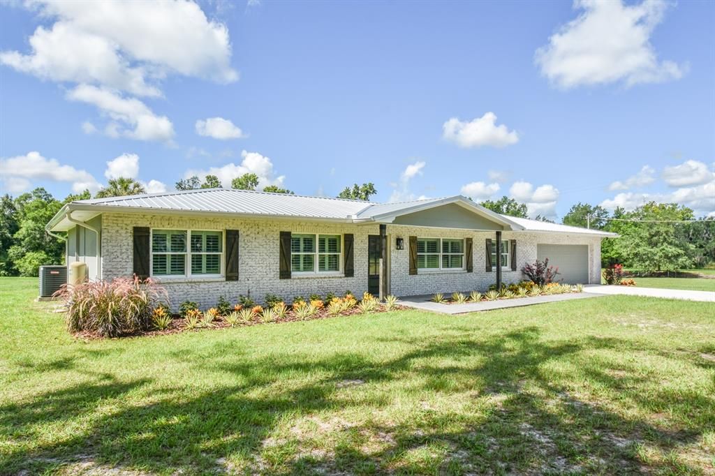 For Sale: $1,050,000 (3 beds, 2 baths, 1561 Square Feet)