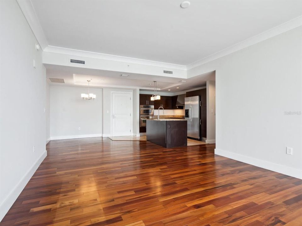 For Sale: $1,250,000 (2 beds, 2 baths, 1336 Square Feet)