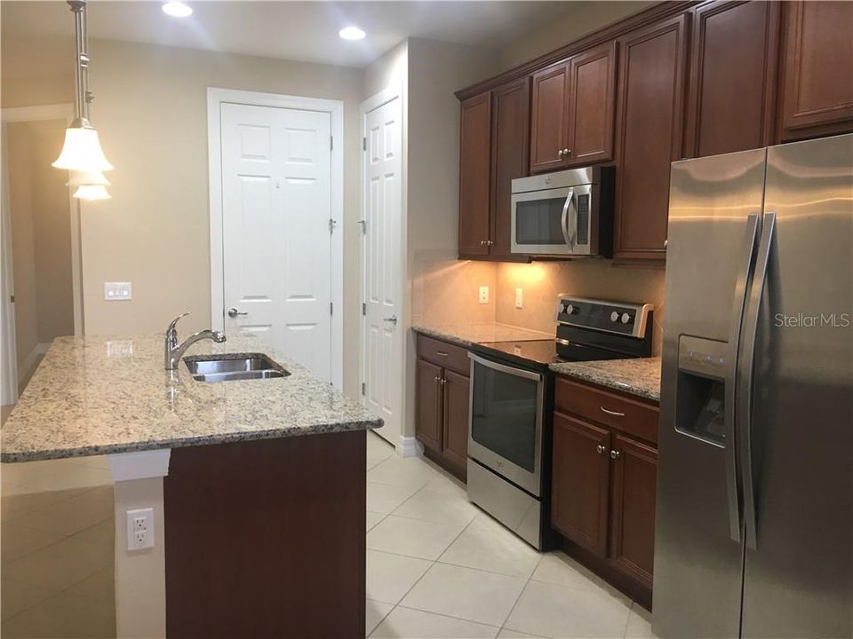 For Rent: $3,200 (3 beds, 2 baths, 1907 Square Feet)