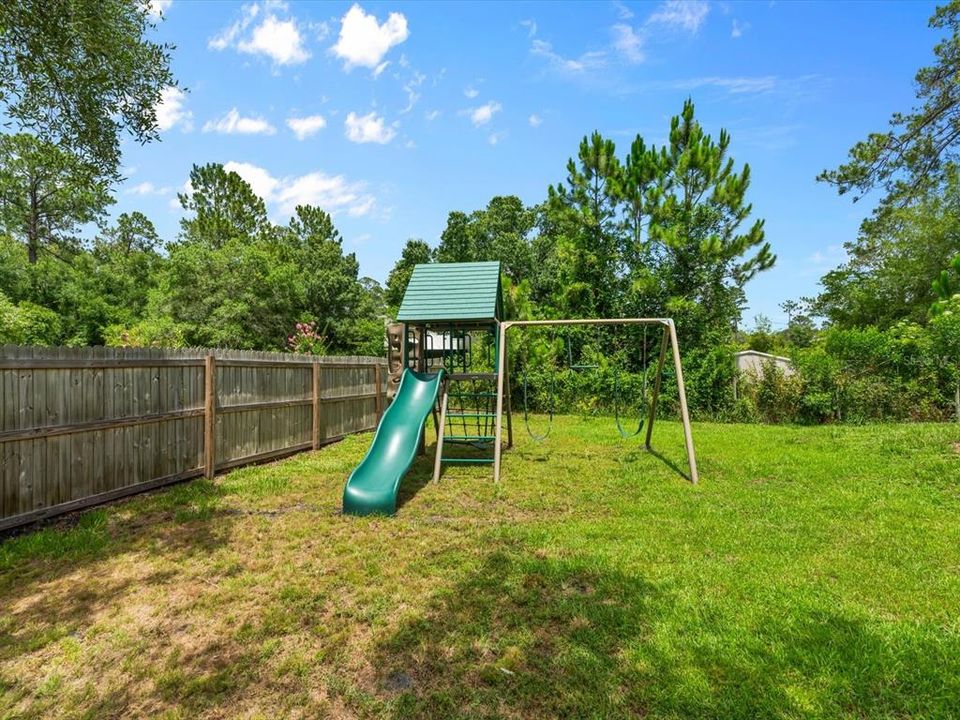 Active With Contract: $339,900 (3 beds, 2 baths, 1442 Square Feet)