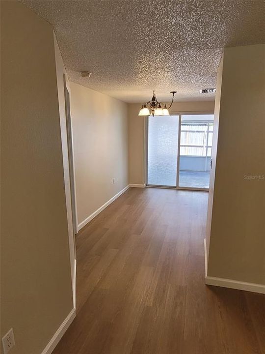 For Rent: $1,950 (2 beds, 2 baths, 977 Square Feet)