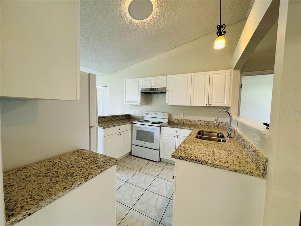 For Rent: $1,950 (3 beds, 2 baths, 1472 Square Feet)