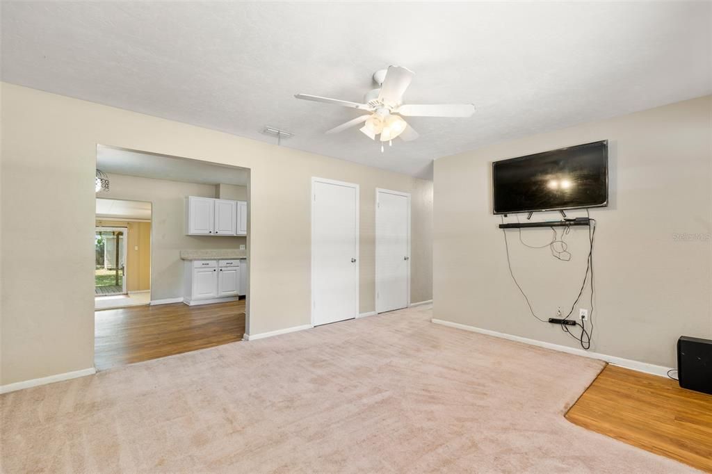 For Sale: $225,000 (3 beds, 1 baths, 1634 Square Feet)