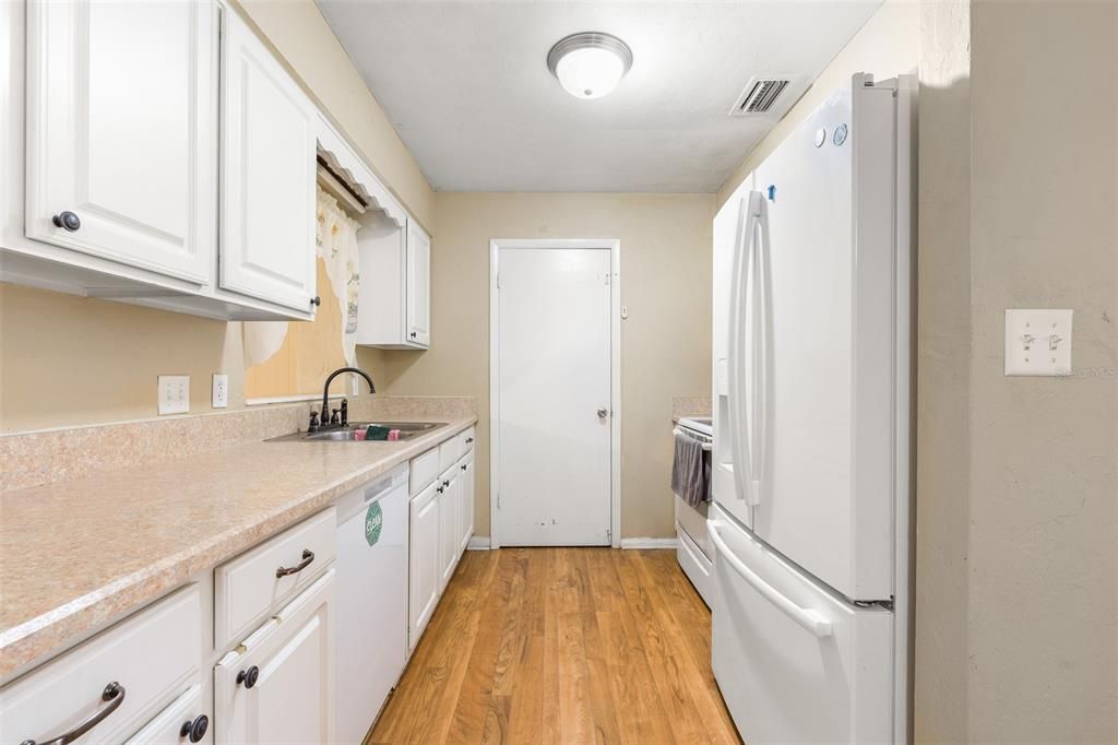 For Sale: $225,000 (3 beds, 1 baths, 1634 Square Feet)