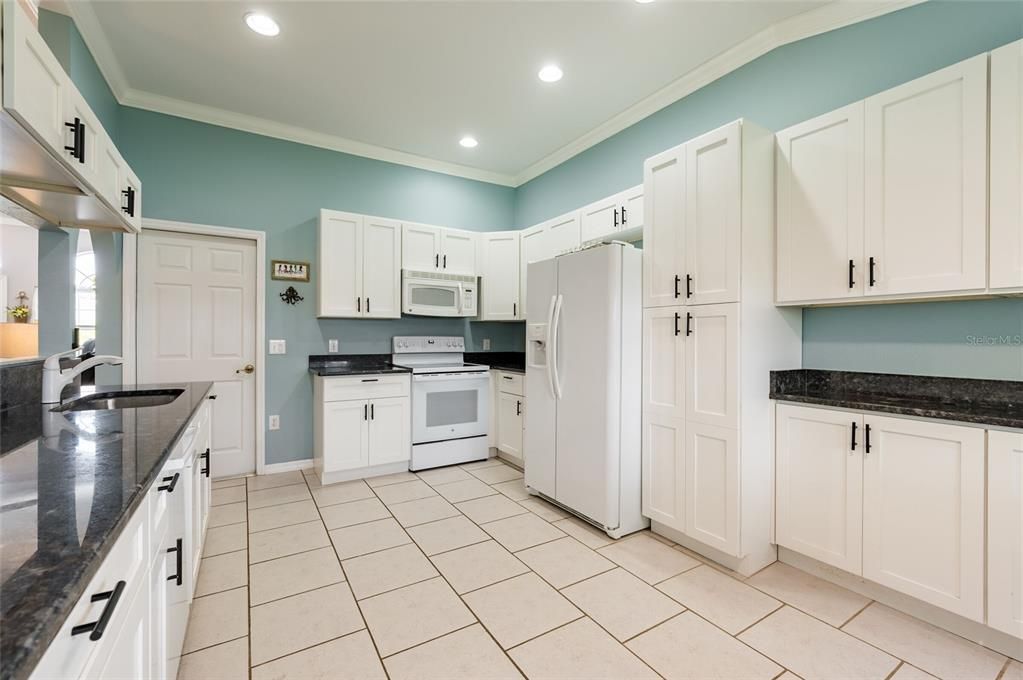 For Sale: $275,000 (2 beds, 2 baths, 1139 Square Feet)