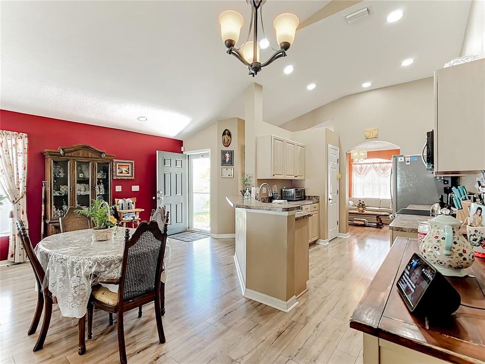 For Sale: $313,470 (3 beds, 2 baths, 1735 Square Feet)