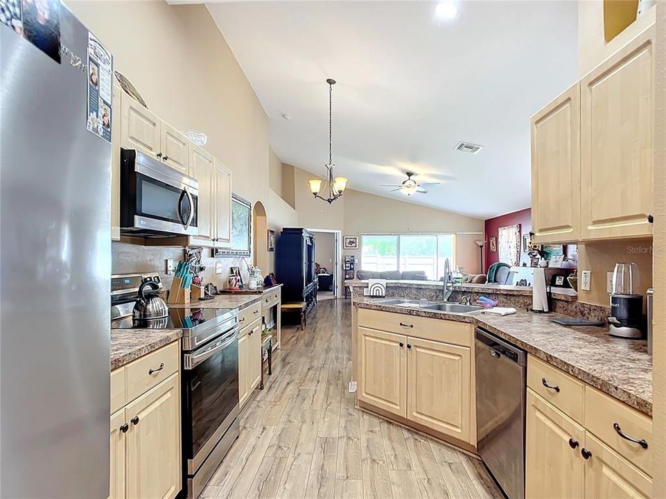 For Sale: $313,470 (3 beds, 2 baths, 1735 Square Feet)