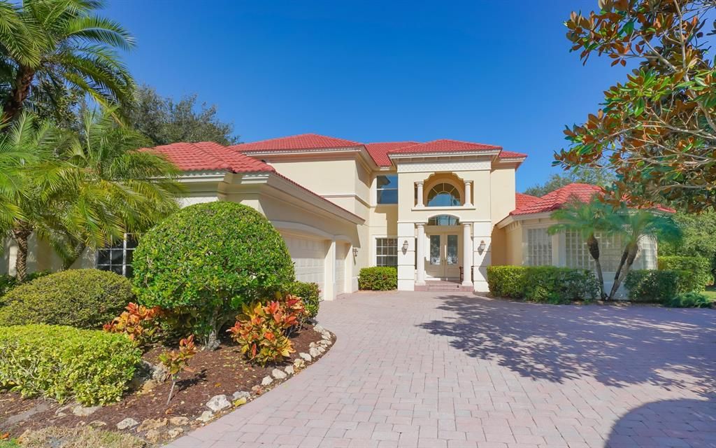 For Sale: $1,800,000 (5 beds, 5 baths, 4614 Square Feet)