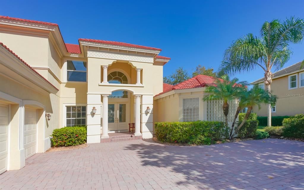 For Sale: $1,800,000 (5 beds, 5 baths, 4614 Square Feet)