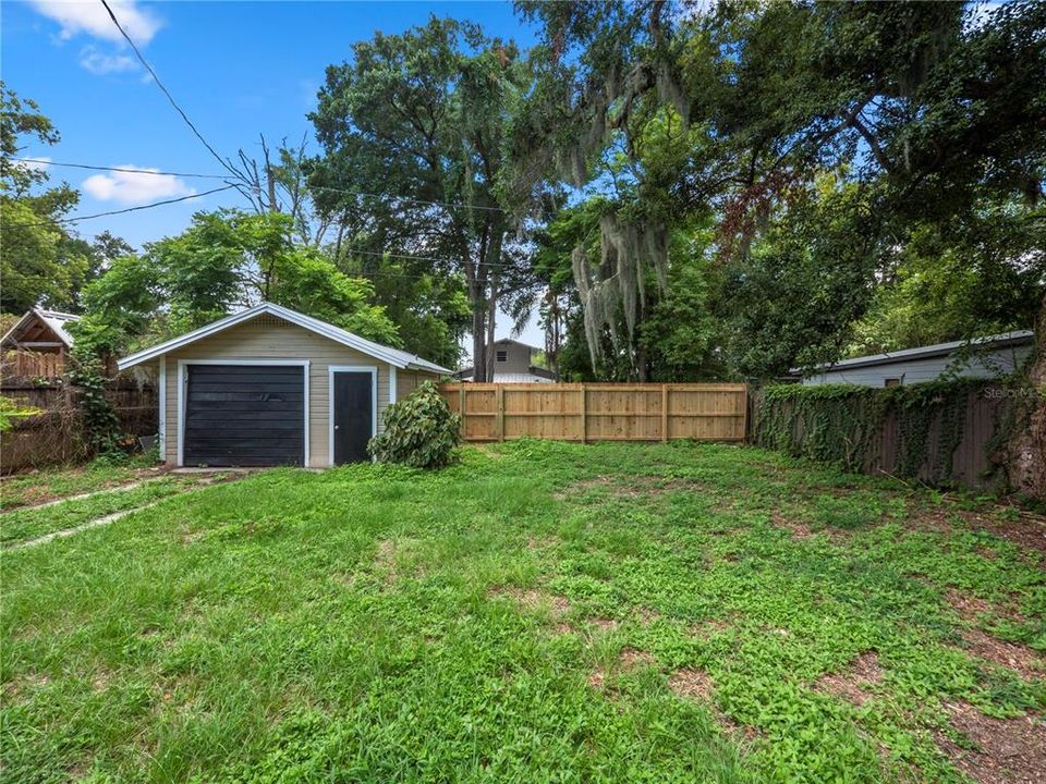 Active With Contract: $279,000 (3 beds, 2 baths, 1031 Square Feet)