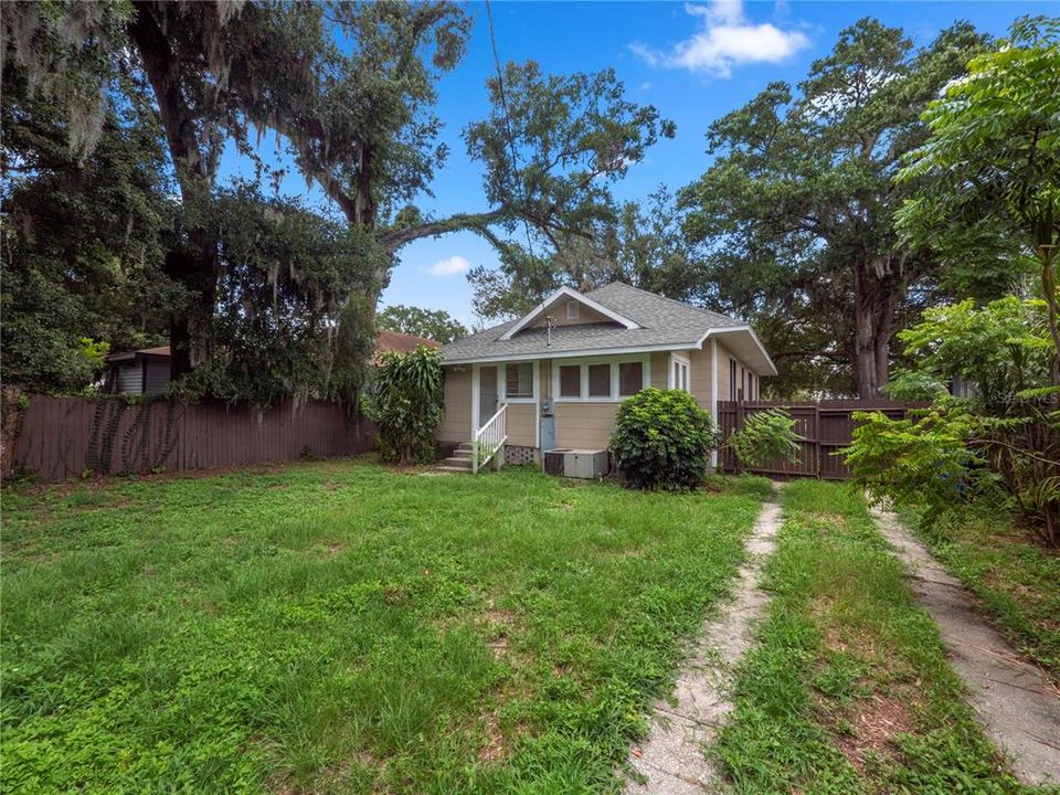 Active With Contract: $279,000 (3 beds, 2 baths, 1031 Square Feet)