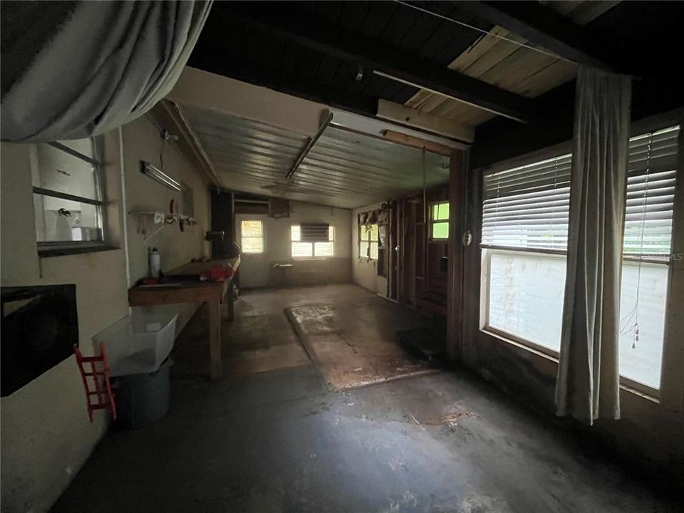 For Sale: $150,000 (2 beds, 1 baths, 897 Square Feet)