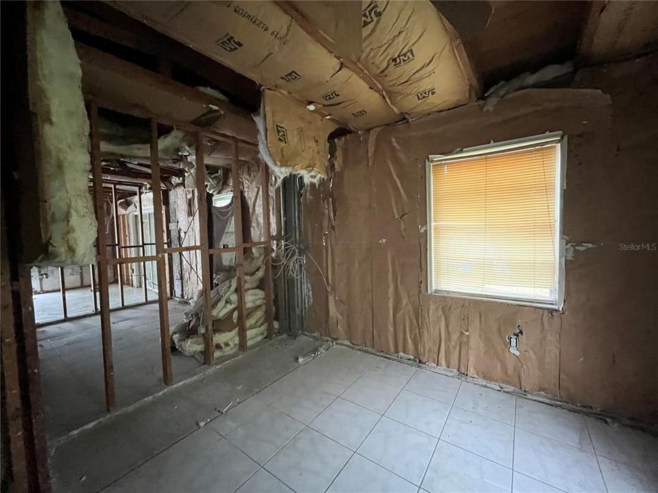 For Sale: $150,000 (2 beds, 1 baths, 897 Square Feet)