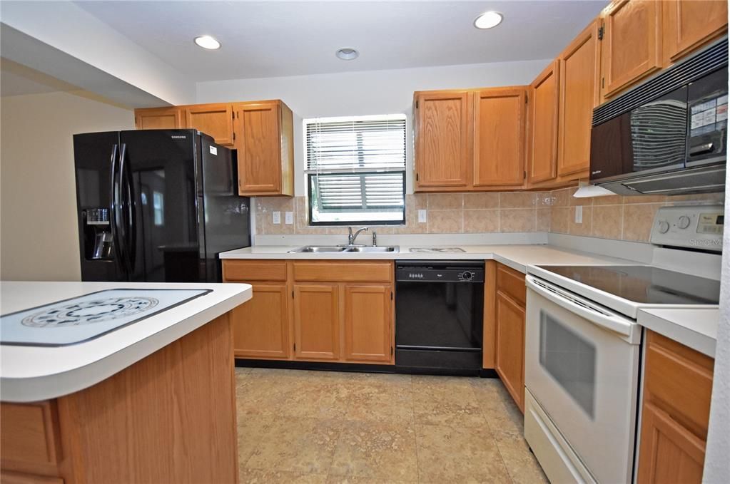 For Sale: $319,000 (2 beds, 2 baths, 1896 Square Feet)