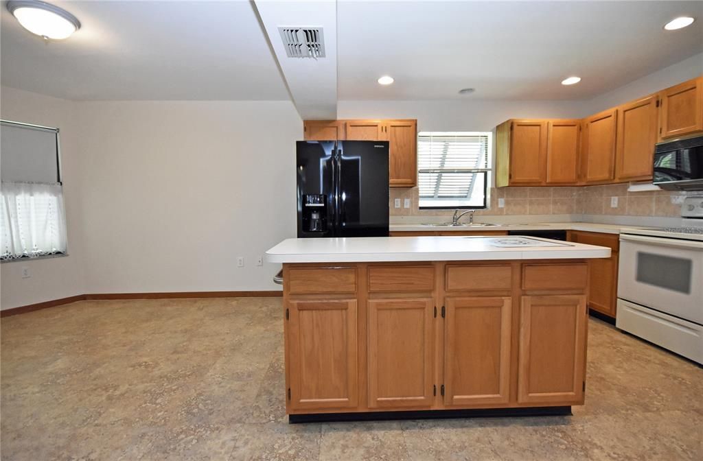 For Sale: $319,000 (2 beds, 2 baths, 1896 Square Feet)