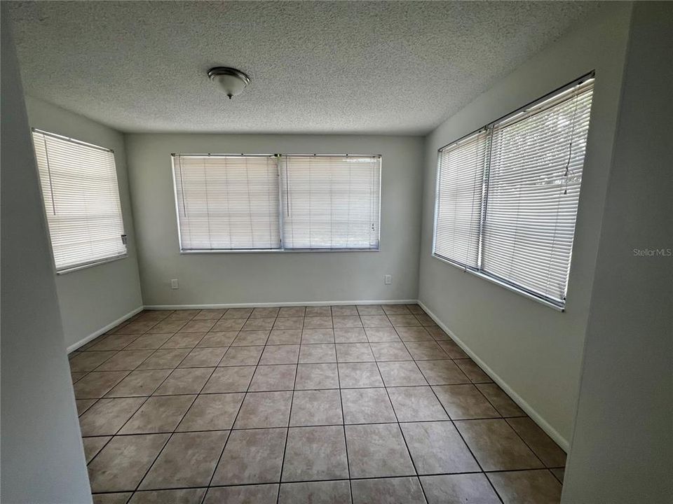 For Sale: $225,000 (2 beds, 1 baths, 1024 Square Feet)