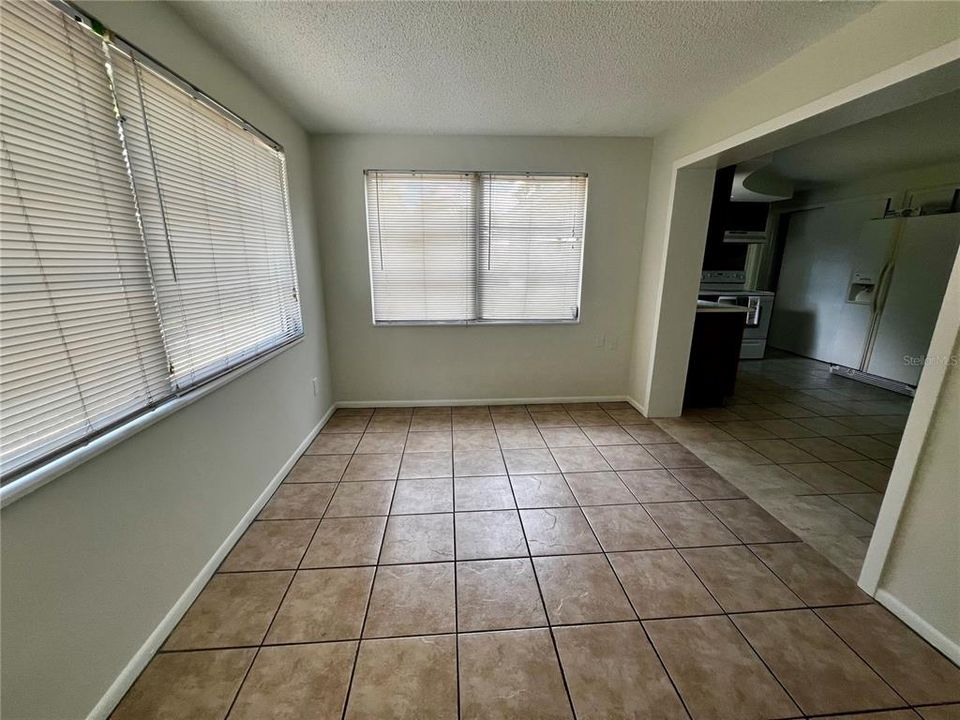 For Sale: $225,000 (2 beds, 1 baths, 1024 Square Feet)